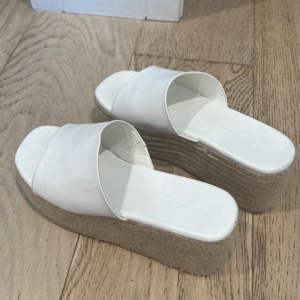 Platform sandals white